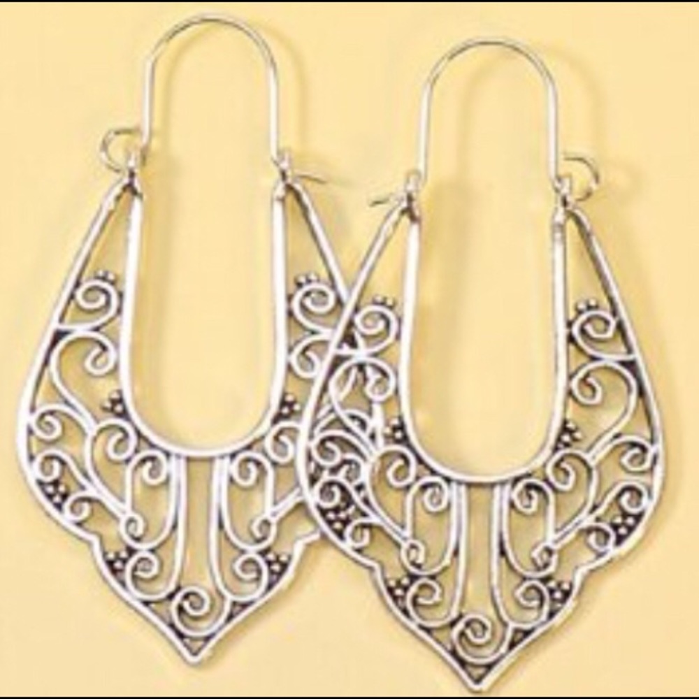 🌸2/$28 Or 🌺3/$33  Silver Boho Diamond Earrings